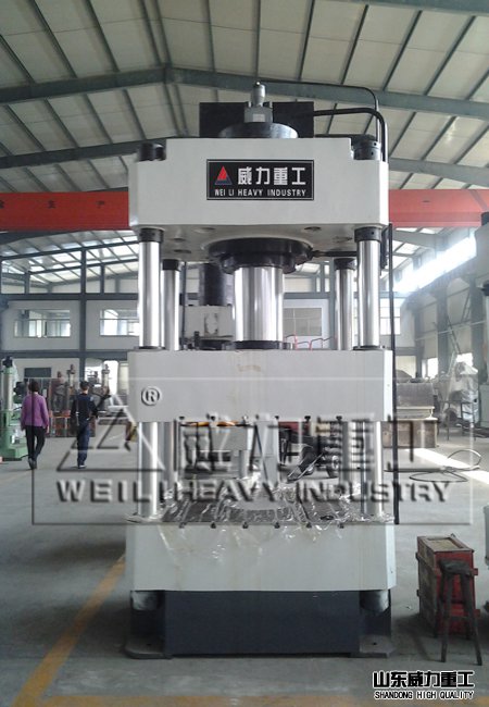 400噸三梁四柱油壓機