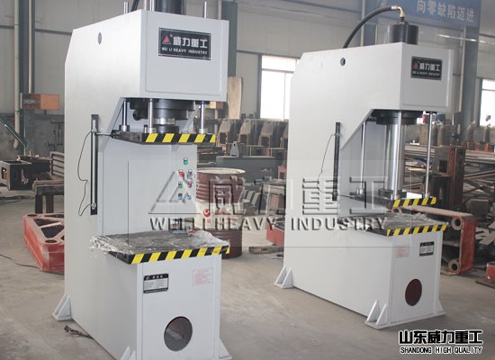 40噸單柱油壓機(jī)生產(chǎn)車間實景拍攝1