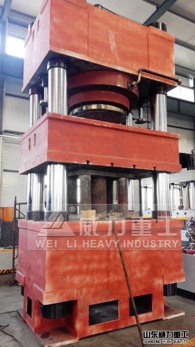 四柱油壓機(jī)加工完成