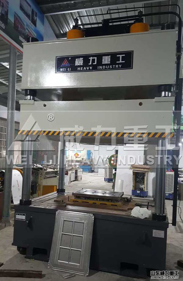 400噸三梁四柱油壓機(jī)