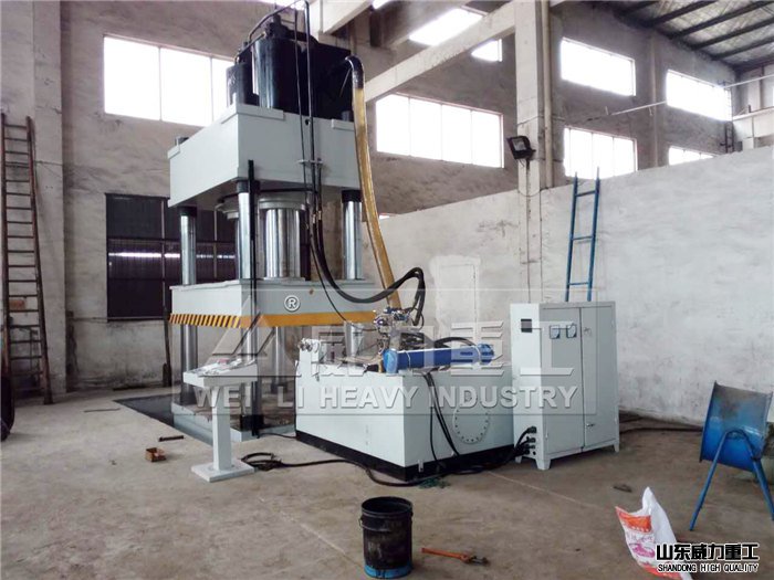 四柱油壓機(jī)客戶(hù)使用現(xiàn)場(chǎng)