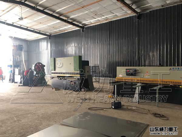 客戶使用現場不銹鋼水箱板成套加工設備