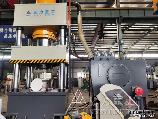 500噸氧化鋁陶瓷粉末成型油壓機(jī)