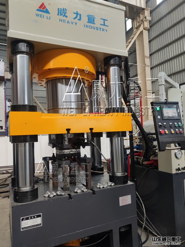 500噸汽車(chē)零部件熱擠壓油壓機(jī)